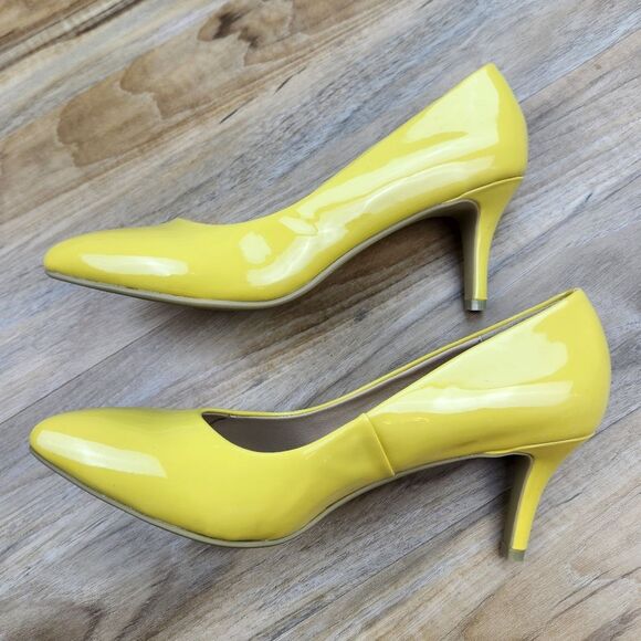 🩵NWOB Yellow Patent Classic Heels Size 8 - Picture 10 of 14